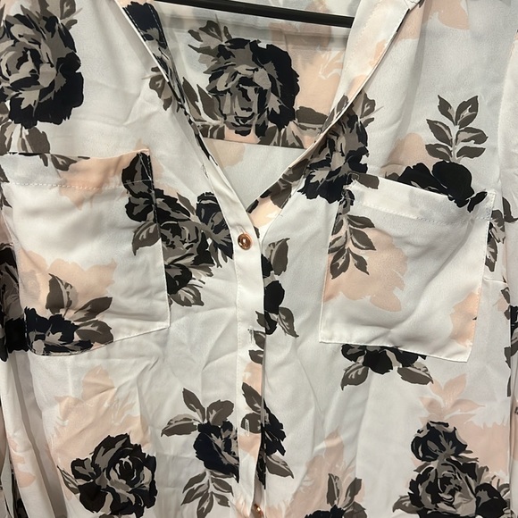 Candie’s Floral Blouse - Picture 6 of 7